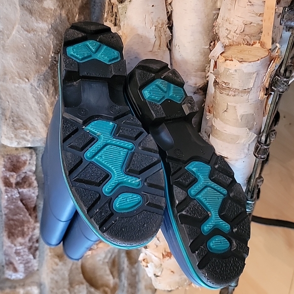 Sz 5 Northerer Rain Boots - Picture 3 of 6